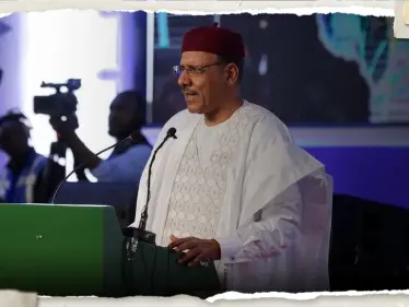 بعد محاصرته داخل قصره.. رئيس النيجر يهدد الحرس الرئاسي ويتهمه بمحاولة 