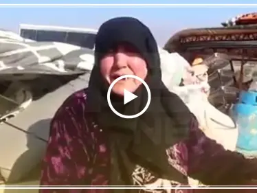 مؤثر|| امرأة مسنّة من إدلب تصف بالدموع كيف اقتحم النظام السوري بلدتها وحاصر طرقات النازحين (فيديو) - وكالة ستيب نيوز