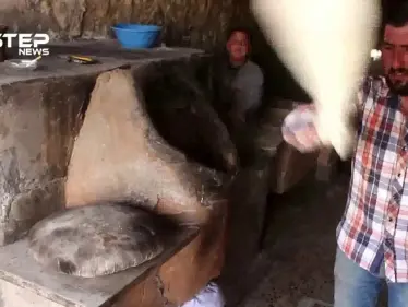 مناقيش التنور مقصد العابرين في بلدة اخترين بريف حلب - وكالة ستيب نيوز