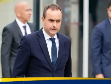 بعد أقل من 24 ساعة.. رئيس وزراء فرنسا سيباستيان لوكورنو يستقيل - وكالة ستيب نيوز