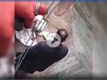 بالفيديو|| مهدداً بحرقها... أب يجرد طفلته الرضيعة من ملابسها انتقاماً من والدتها - وكالة ستيب نيوز