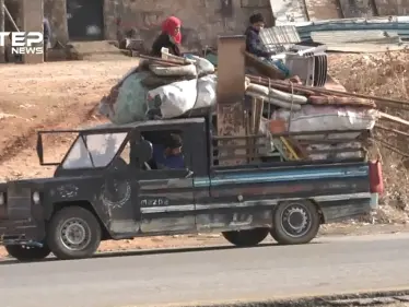 حركة نزوح كبيرة للمدنيين من بلدات وقرى ريف إدلب الجنوبي والشرقي باتجاه الحدود السورية التركية - وكالة ستيب نيوز