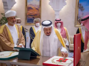 بالفيديو|| توقيع مذكرة تفاهم سعودية عُمانية بالرياض.. والملك سلمان يمنح السلطان هيثم قلادة الملك عبدالعزيز - وكالة ستيب نيوز