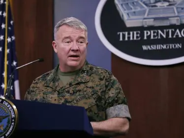 الجنرال الأمريكي كينث ماكنزي يتحدث عن استعدادات عسكرية لمواجهة خطر إيراني - وكالة ستيب نيوز