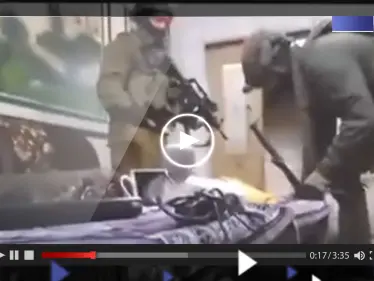 شاهد|| لحظة اقتحام منزل ناشط فلسطيني واعتقاله على "الهواء مباشرة" وسط صراخ عائلته - وكالة ستيب نيوز