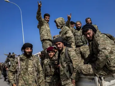 أولى دفعات المرتزقة السوريين تغادر ليبيا تمهيداً لسحبهم تخللها إطلاق نار واعتراض على "الواسطة" - وكالة ستيب نيوز