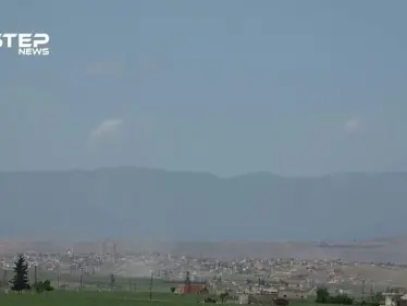 مشاهد تحبس الأنفاس .. لحظة تنفيذ الطيران الحربي غارات على بلدة كفرنبودة شمال حماة - وكالة ستيب نيوز