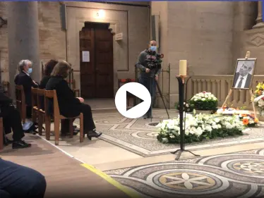 بالفيديو|| بحضور ممثل عن الرئيس الفرنسي تشييع ميشيل كيلو من كنيسة سان بيير في باريس إلى مثواه الأخير - وكالة ستيب نيوز