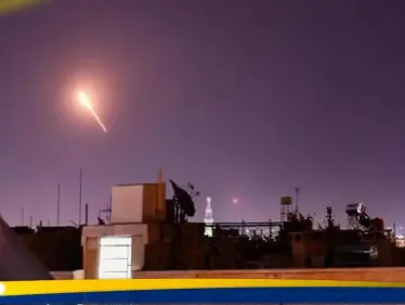 غارات إسرائيلية على قواعد عسكرية سورية.. ومراسلنا يتحدث عن وقوع جرحى - وكالة ستيب نيوز