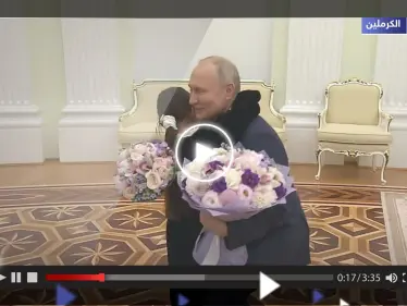 بعد دعوتها إلى الكرملين.. شاهد رد فعل طفلة مسلمة من دربند عند رؤيتها الرئيس الروسي - وكالة ستيب نيوز