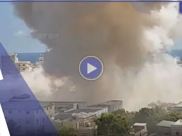 شاهد|| انفجار ضخم يهز عاصمة عربية.. سيارتين ملغمتين استهدفتا وزارة التربية - وكالة ستيب نيوز