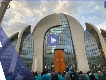 بالفيديو|| لأول مرة.. أكبر مساجد ألمانيا يرفع الآذان عبر مكبرات الصوت - وكالة ستيب نيوز