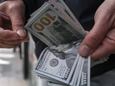 دولار السوق السوداء يواصل تحليقه ويسجل مستوى قياسياً - وكالة ستيب نيوز