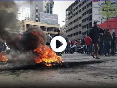 بالفيديو|| مؤازرة مدنية.. متظاهرون من مدن لبنانية يتوجهون إلى طرابلس لدعمها - وكالة ستيب نيوز