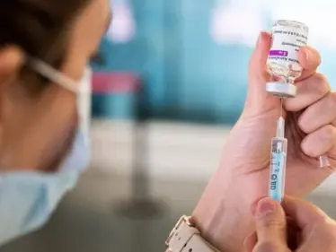 مسؤول أوروبي يكشف علاقة أحد لقاحات كورونا مع تسجيل جلطات دموية - وكالة ستيب نيوز