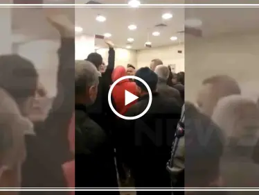 بالفيديو || لبناني داخل أحد البنوك حاملًا فأسًا ويطالب بأمواله - وكالة ستيب نيوز