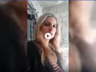 بالفيديو|| ضابط وامرأة يقومان بإهانة محامية بعدة طرق قذرة من أجل ترك بيتها وبيعه بسعر رخيص لهم وسط دمشق - وكالة ستيب نيوز