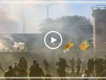 بالفيديو || مواجهات بين حرس سفارة واشنطن وأنصار "الحشد الشعبي" في بغداد .. وقيادة الأخيرة تأمر بالانسحاب - وكالة ستيب نيوز