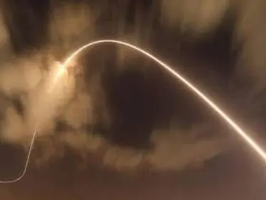 مسؤول بالحرس الثوري الإيراني يعلق على أحداث أمس بين سوريا وإسرائيل وسقوط صاروخ قرب مفاعل "ديمونا" - وكالة ستيب نيوز