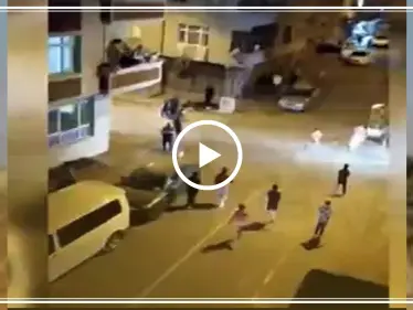 شاهد بالفيديو|| كيف يتعرض لاجىء سوري للضرب المبرح على يد العشرات وسط إسطنبول !! - وكالة ستيب نيوز