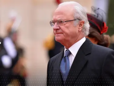 بالفيديو|| ملك السويد يتعرض لموقف "محرج" والشرطة تتدخل - وكالة ستيب نيوز