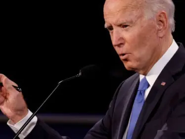 بايدن يصف انتشار السلاح في بلاده بــ