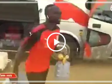 مبادرة "عفوية" من ماني لاعب ليفربول الإنجليزي تثير إعجابًا واسعًا بين المغردين - وكالة ستيب نيوز