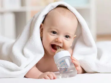 "قد يكون مميتاً".. خبراء يكشفون أسباب خطورة شرب الماء للرضع - وكالة ستيب نيوز