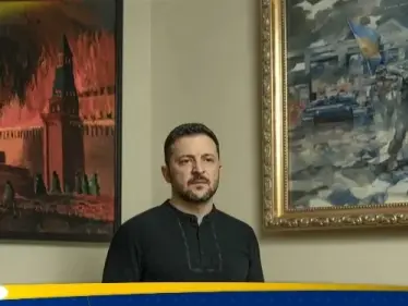 زيلينسكي يثير غضب موسكو بلوحة تظهر خلفه - وكالة ستيب نيوز