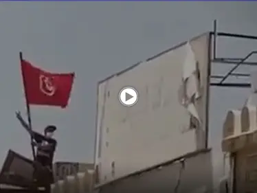 بالفيديو || احتجاجات تونس.. أحد أنصار "النهضة" يرمي متظاهر من سطح مقرها بالقيروان - وكالة ستيب نيوز