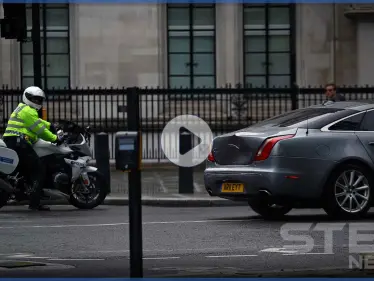 بالفيديو || حادث سير لرئيس الوزراء البريطاني بعد خروجه من البرلمان - وكالة ستيب نيوز