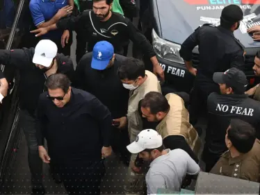 بالفيديو|| لحظة تعرض عمران خان لمحاولة اغتيال أمام أنصاره.. السلطات تكشف وضعه الصحي ومصير المهاجم - وكالة ستيب نيوز