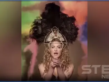 بالفيديو|| هيدي كرم ترقص بشكل مثير مقلدة شاكيرا والجمهور يتفاجأ لشدة الشبه بينهما - وكالة ستيب نيوز