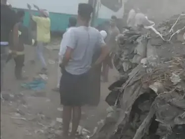 بالفيديو|| قطار يدهس حافلة.. قتلى وجرحى جميعهم نساء في حادثٍ مروع بمدينة حلوان المصرية - وكالة ستيب نيوز