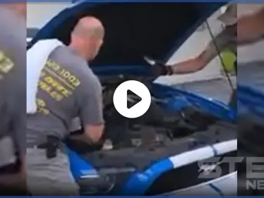 بالفيديو || أمريكي يُفاجأ بحيوان خطير تحت غطاء محرك سيارته - وكالة ستيب نيوز