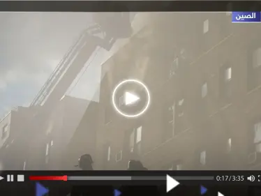 في مشهد "مخيف".. أم تلقي رضيعتها من الطابق الرابع أثناء اندلاع النيران بشقتها - وكالة ستيب نيوز