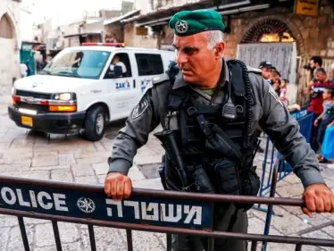 بالفيديو|| عملية طعن نفذتها فتاة فلسطينية بحي الشيخ جراح في القدس واستنفار للقوات الإسرائيلية بحثاً عنها - وكالة ستيب نيوز