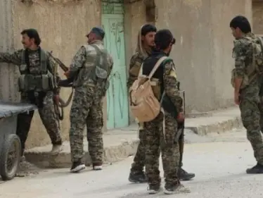 ميليشيا قسد تفرض حظر تجول بمدينة الرقة وتنشر قوّاتها بشكل واسع، والتفاصيل!! - وكالة ستيب نيوز