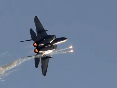 طيران إسرائيلي يقصف آلية "تنقل أسلحة" على الحدود السورية اللبنانية - وكالة ستيب نيوز