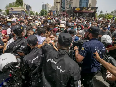 تونس.. قيس سعيد باتجاه خطوة جديدة واشتباكات بين أنصاره وأنصار "الإخوان" - وكالة ستيب نيوز