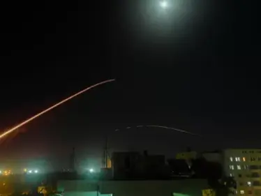 بالفيديو|| قصف صاروخي إسرائيلي على محيط مرفأ اللاذقية غرب سوريا يسبب خسائر كبيرة - وكالة ستيب نيوز