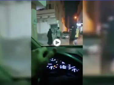 بالفيديو|| سعودي يوثق انتشار الأفعال المنافية للآداب بشكل علني بأحد شوارع جدة ويثير الغضب - وكالة ستيب نيوز