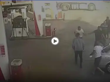 بالفيديو|| شاب حاول الهروب مع حبيبته بولاية مرسين التركية فقام أقاربها بضربه بعنف وإدخاله العناية المشددة - وكالة ستيب نيوز