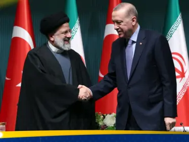 طهران تشيد بالموقف التركي: 