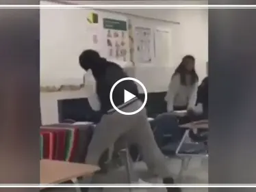 شاهد بالفيديو|| بطريقة جنونية معلمة تشبع طالبة ضرباً وتدوس رأسها بعد سقوطها أرضاً - وكالة ستيب نيوز