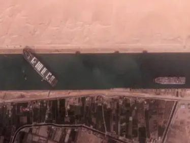 تصريح من الشركة المالكة للسفينة الجانحة بقناة السويس.. وصورة تظهر اختناق حركة مرور السفن - وكالة ستيب نيوز