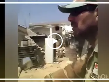 عنصر من النظام يوثق أعمال 