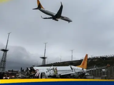 بالفيديو|| تحطم طائرة ركاب هندية في منطقة سكنية - وكالة ستيب نيوز