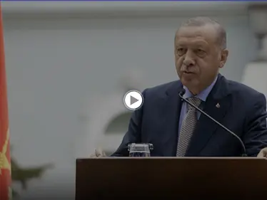 بالفيديو|| أردوغان يحيي صانعي الطائرة الحربية التركية "أقنجي" ونائبة برلمانية في حزبه تثير ضجةً بسبب "حذائها" - وكالة ستيب نيوز