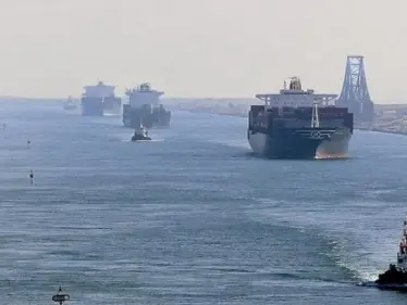 هيئة قناة السويس تكشف موعد انتهاء أزمة انتظار السفن على إثر إغلاق القناة بعد جنوح سفينة فيها - وكالة ستيب نيوز